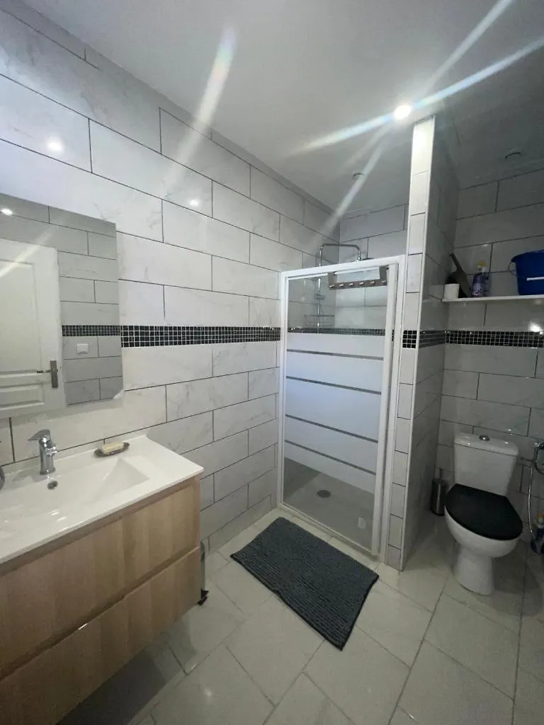 Maisonnette Avec Jardin Piscine Non Accessible Marselha